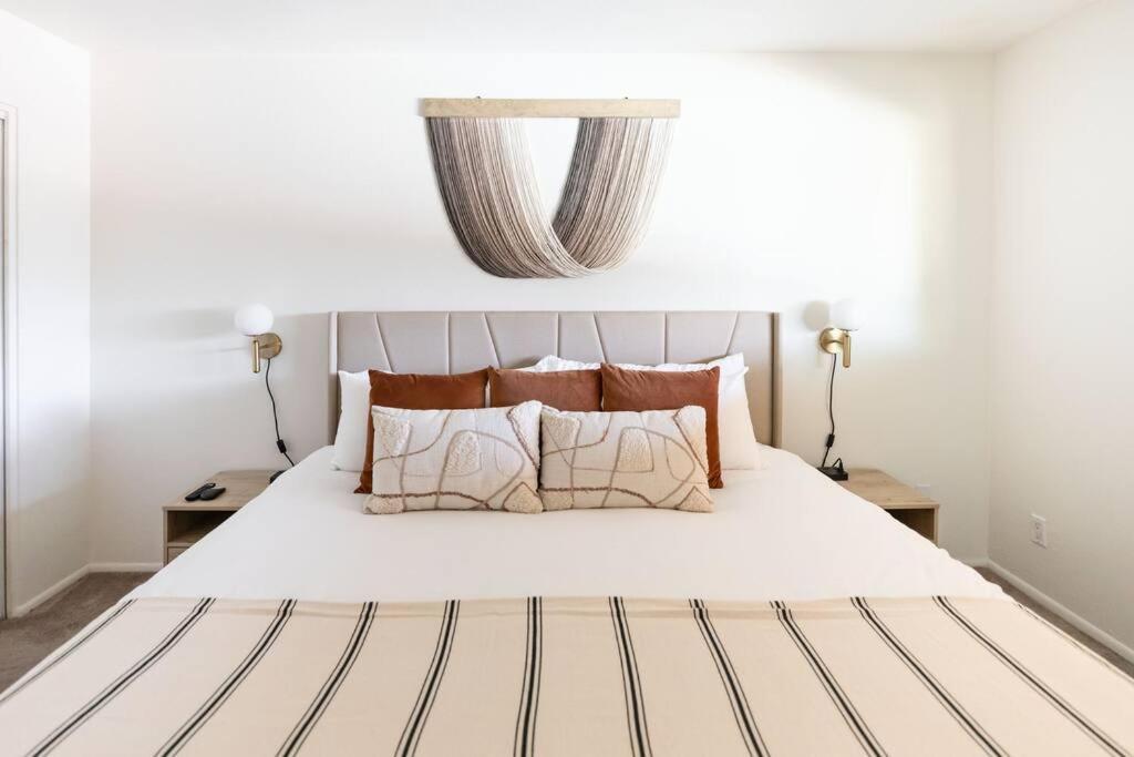 New! Scottsdale/phx Retreat, Heated Pool, Hot Tub Holiday home