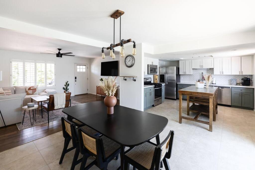 New! Scottsdale/phx Retreat, Heated Pool, Hot Tub Holiday home